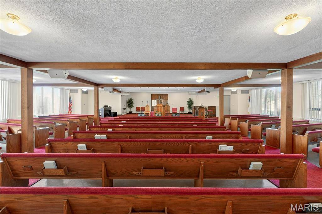 206 Emerling DR, Cool Valley, MO 63121