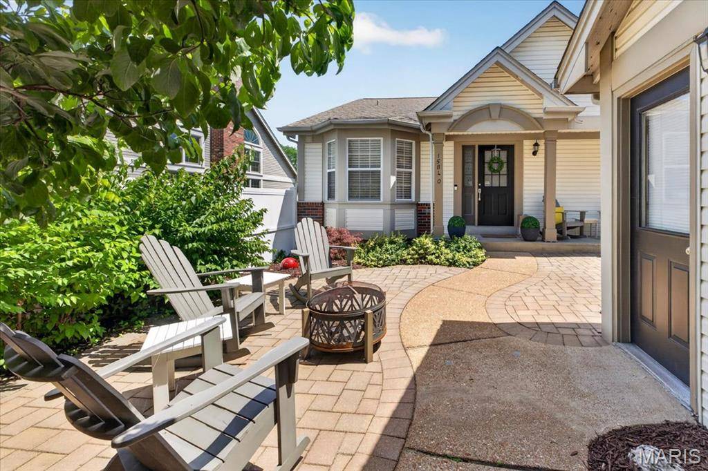 15810 Harris Ridge CT, Chesterfield, MO 63017