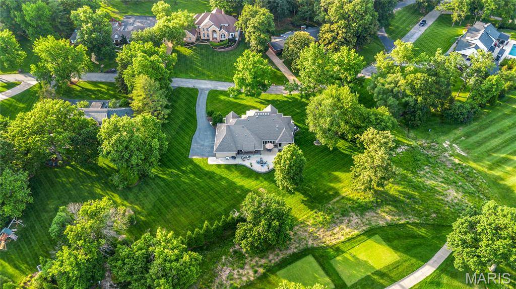 50 Meadowbrook Country Club Estate, Ballwin, MO 63011