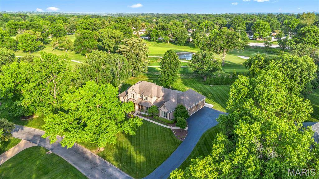 50 Meadowbrook Country Club Estate, Ballwin, MO 63011