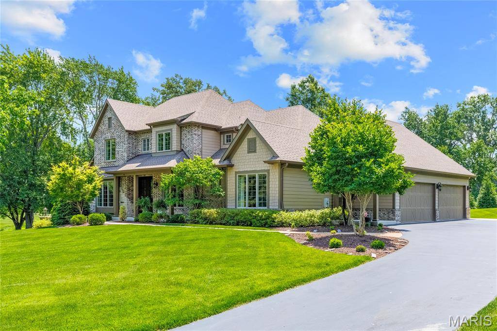 50 Meadowbrook Country Club Estate, Ballwin, MO 63011