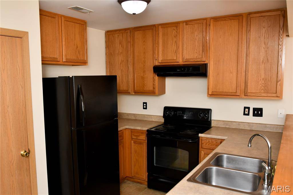 3 Hensley TER, Jennings, MO 63136