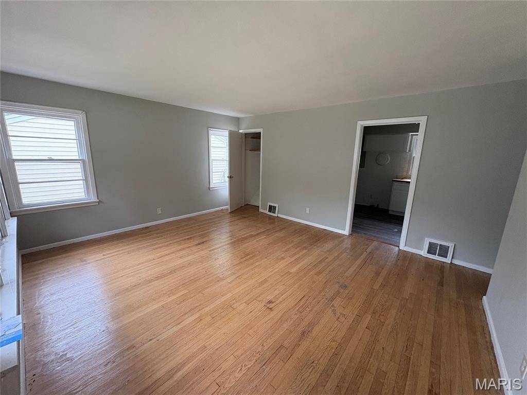 517 Teston DR, St Louis, MO 63135