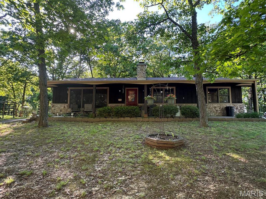 7957 County Line Rd RD, Robertsville, MO 63072