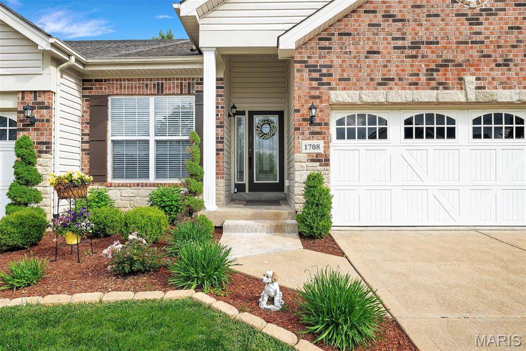 1708 Moss Rock DR, St Charles, MO 63303