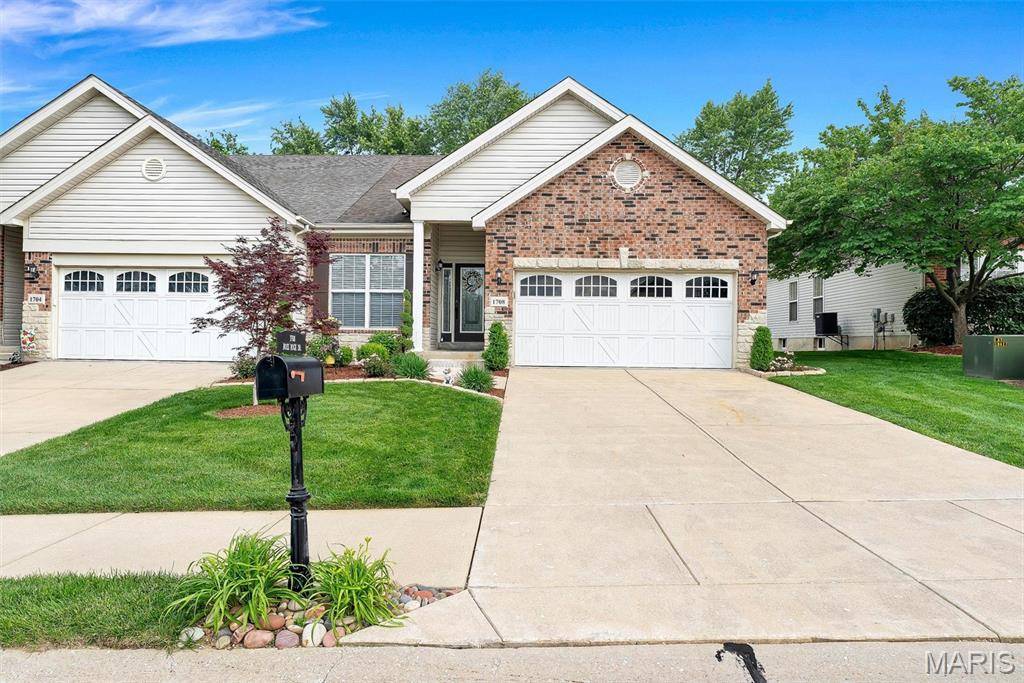 1708 Moss Rock DR, St Charles, MO 63303
