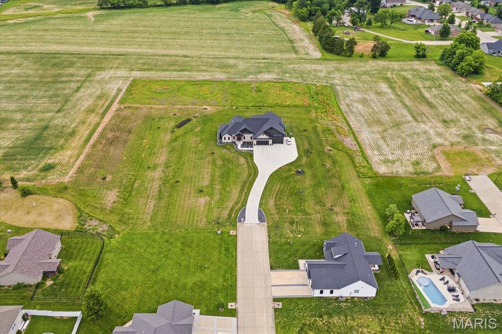 895 Bach DR, Millstadt, IL 62260