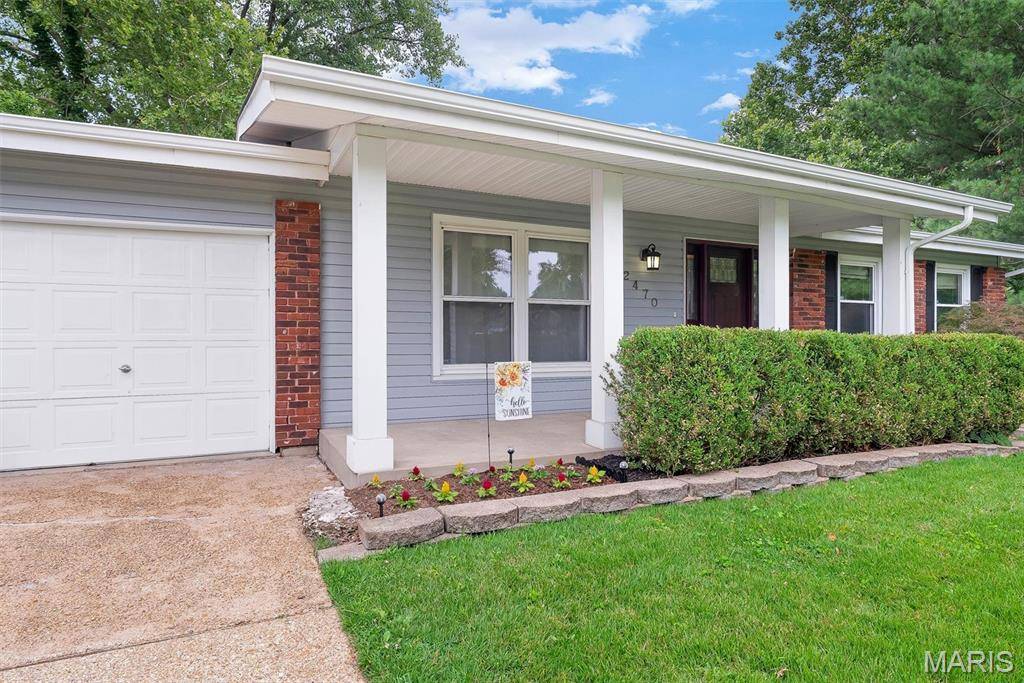 2470 Palm DR, Florissant, MO 63031