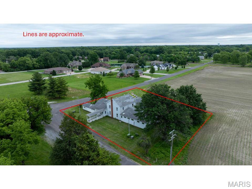 1212 Pineda Ln, Staunton, IL 62088