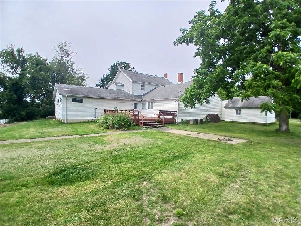 1212 Pineda Ln, Staunton, IL 62088