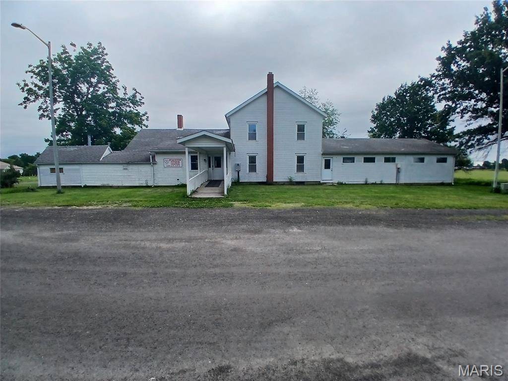 1212 Pineda Ln, Staunton, IL 62088