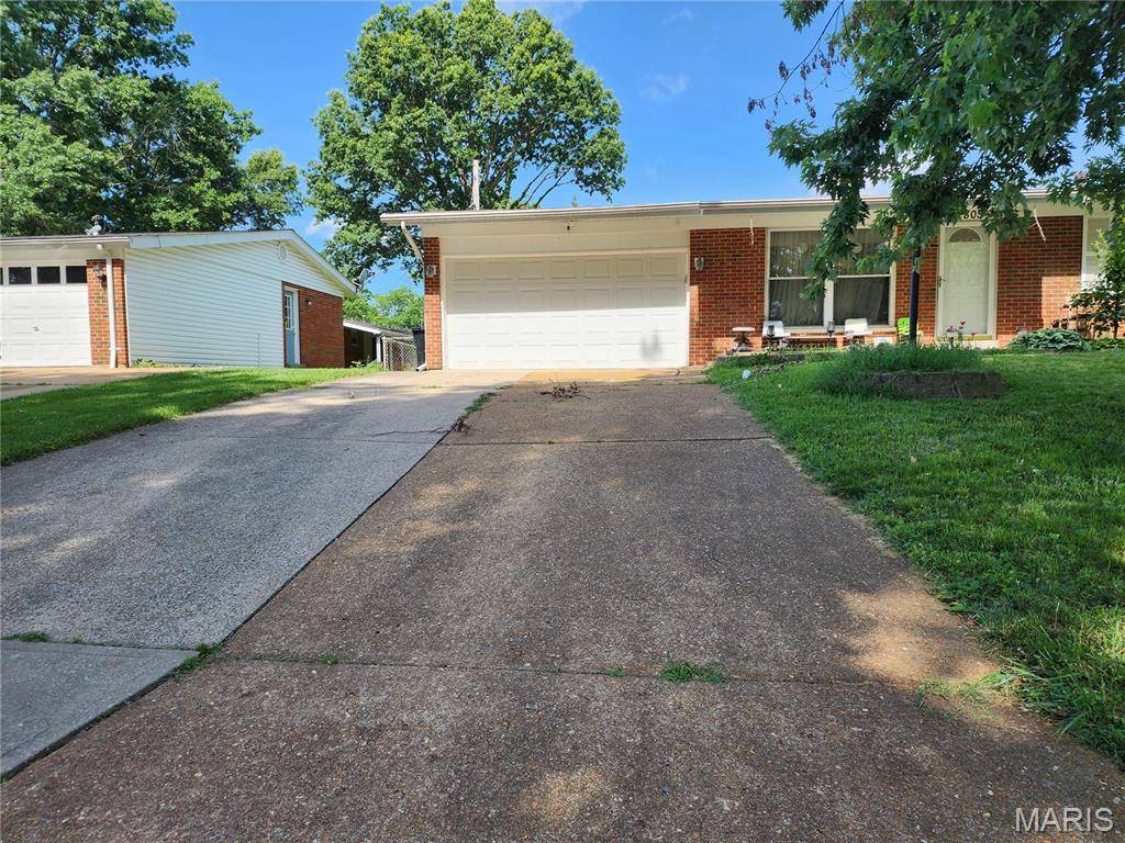 2805 Ancell LN, Mehlville, MO 63125