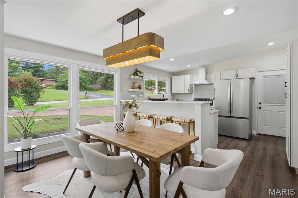 2431 Trossock LN, Kirkwood, MO 63122
