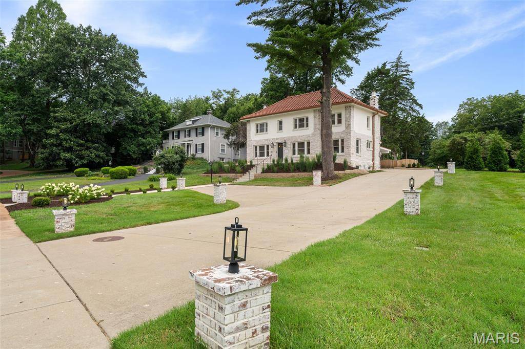 5 S Rock Hill RD, Webster Groves, MO 63119