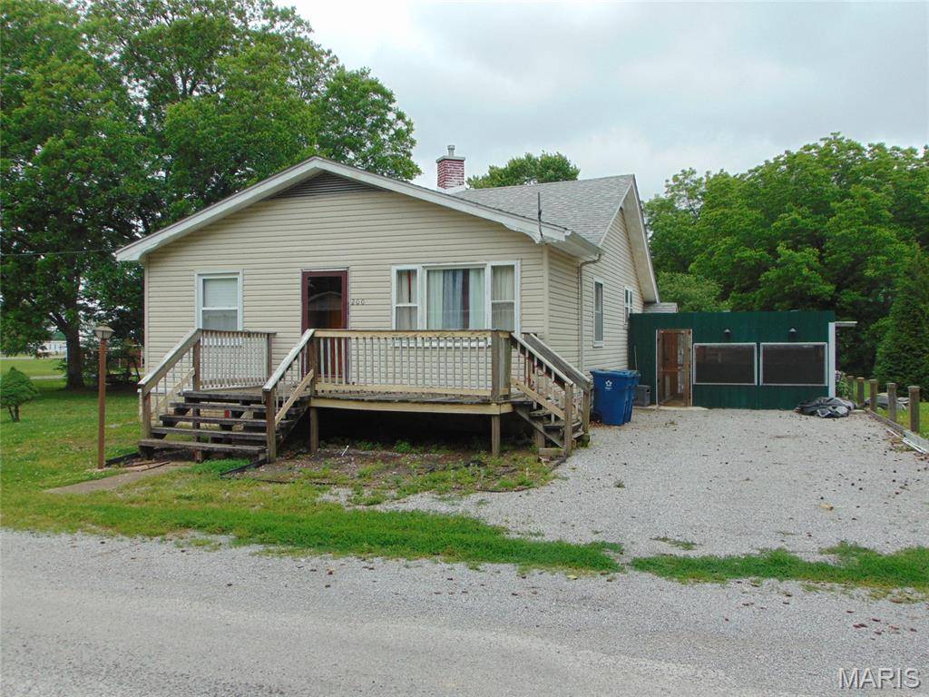 200 Cherry AVE, Vergennes, IL 62994