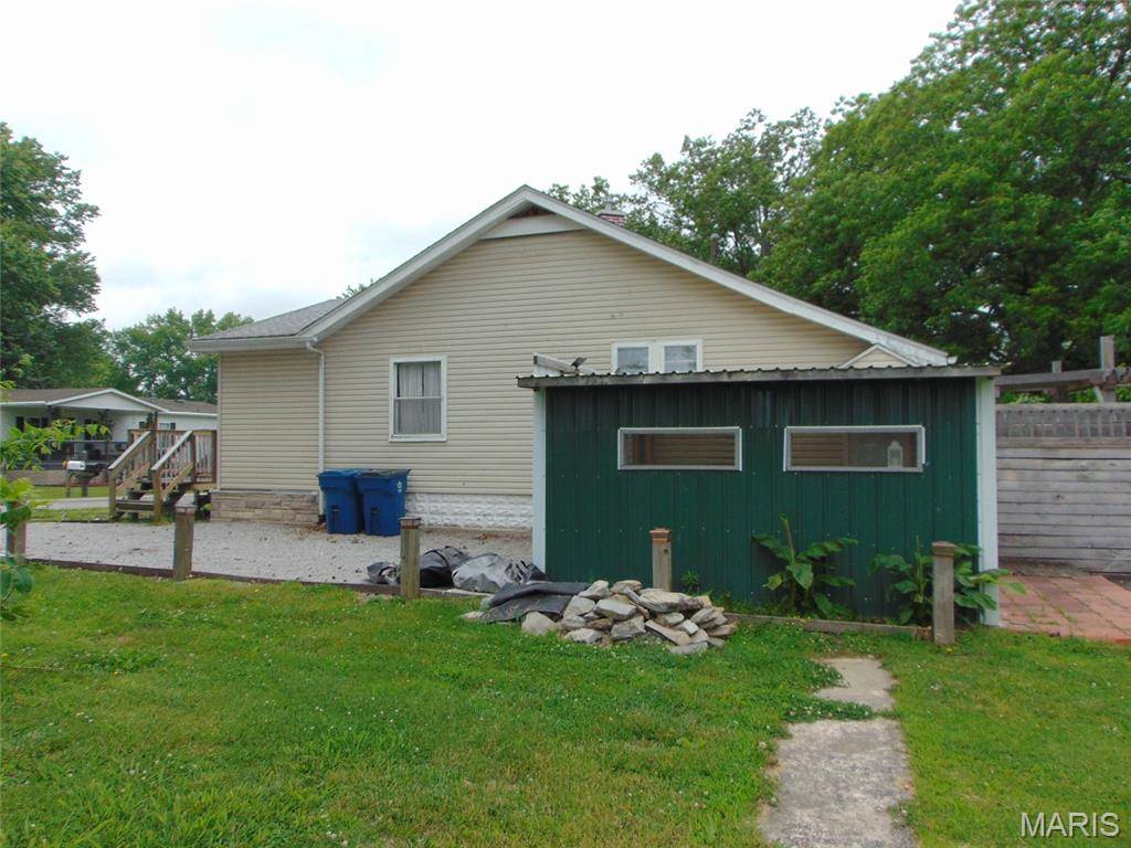 200 Cherry AVE, Vergennes, IL 62994