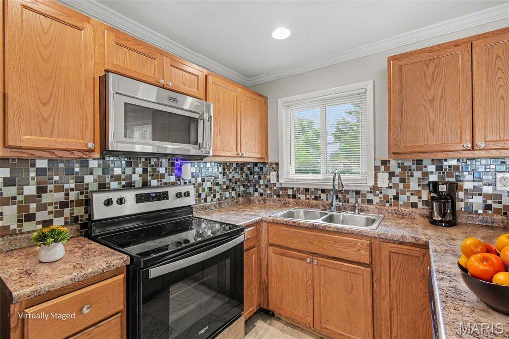 1150 Kostka LN, Florissant, MO 63031