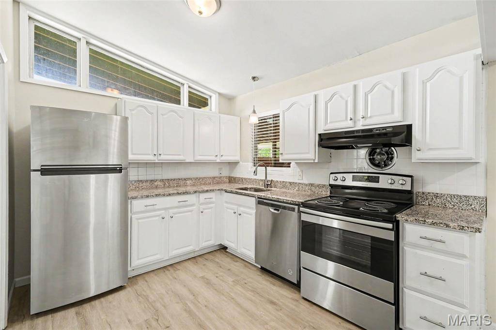 985 Belmont TER, Florissant, MO 63033