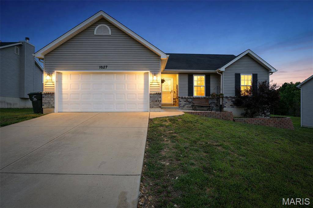 1627 Saint Charles DR, Hillsboro, MO 63050