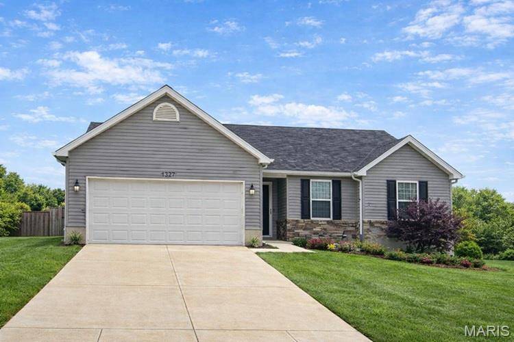 1627 Saint Charles DR, Hillsboro, MO 63050
