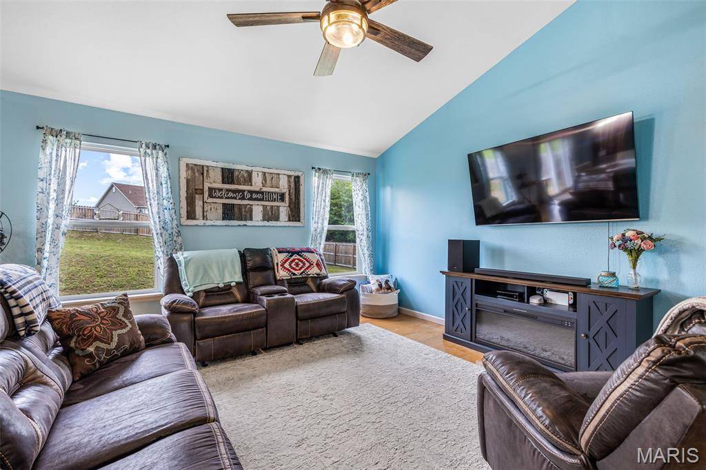 1627 Saint Charles DR, Hillsboro, MO 63050