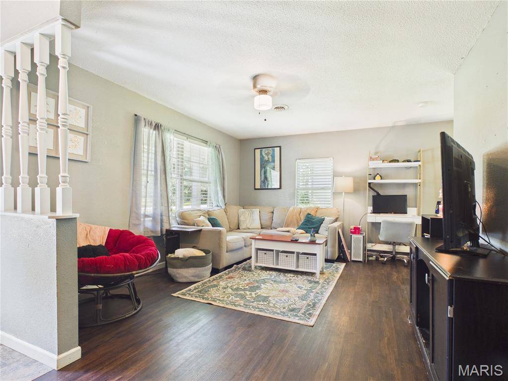305 Barr ST, Carterville, IL 62918