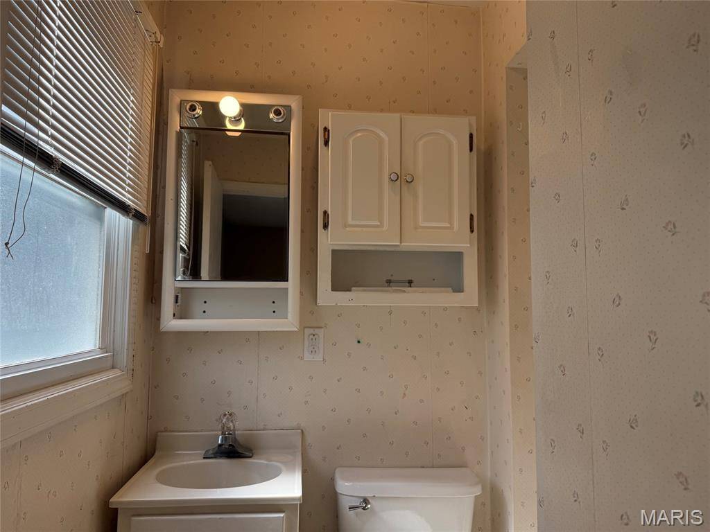 1327 Morning Glory DR, Vandalia, IL 62471