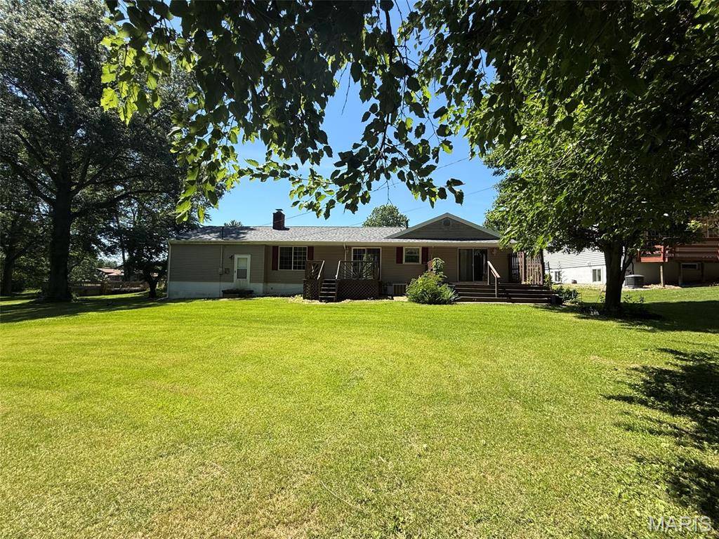 1327 Morning Glory DR, Vandalia, IL 62471