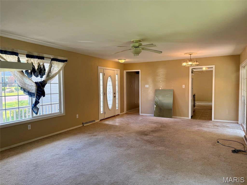 1327 Morning Glory DR, Vandalia, IL 62471