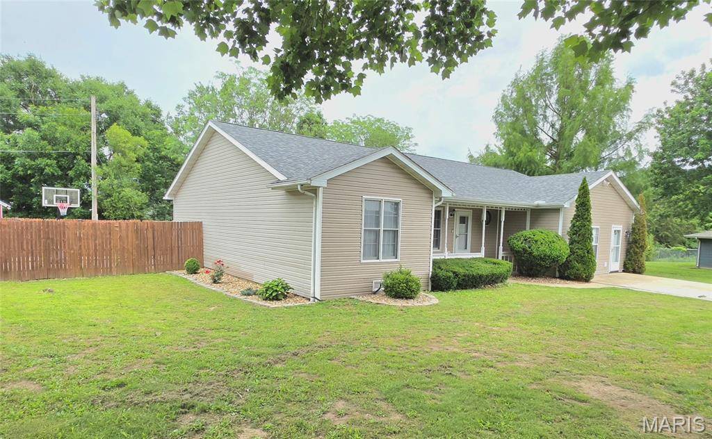 2106 Chris CT, Rolla, MO 65401