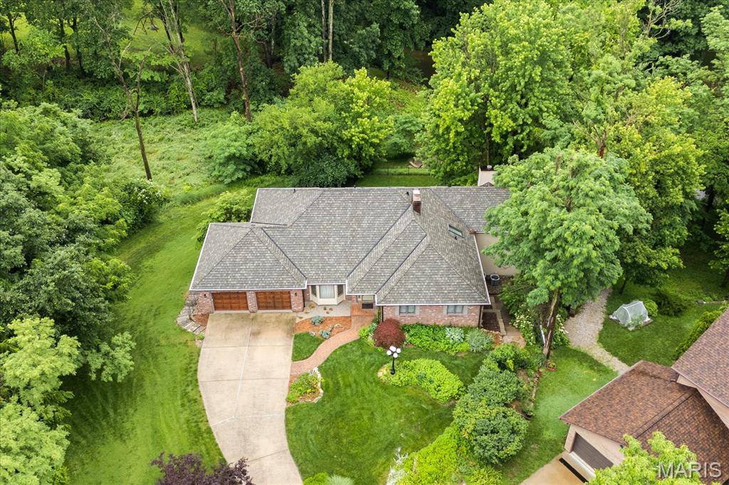 106 Suzanne CT, Edwardsville, IL 62025