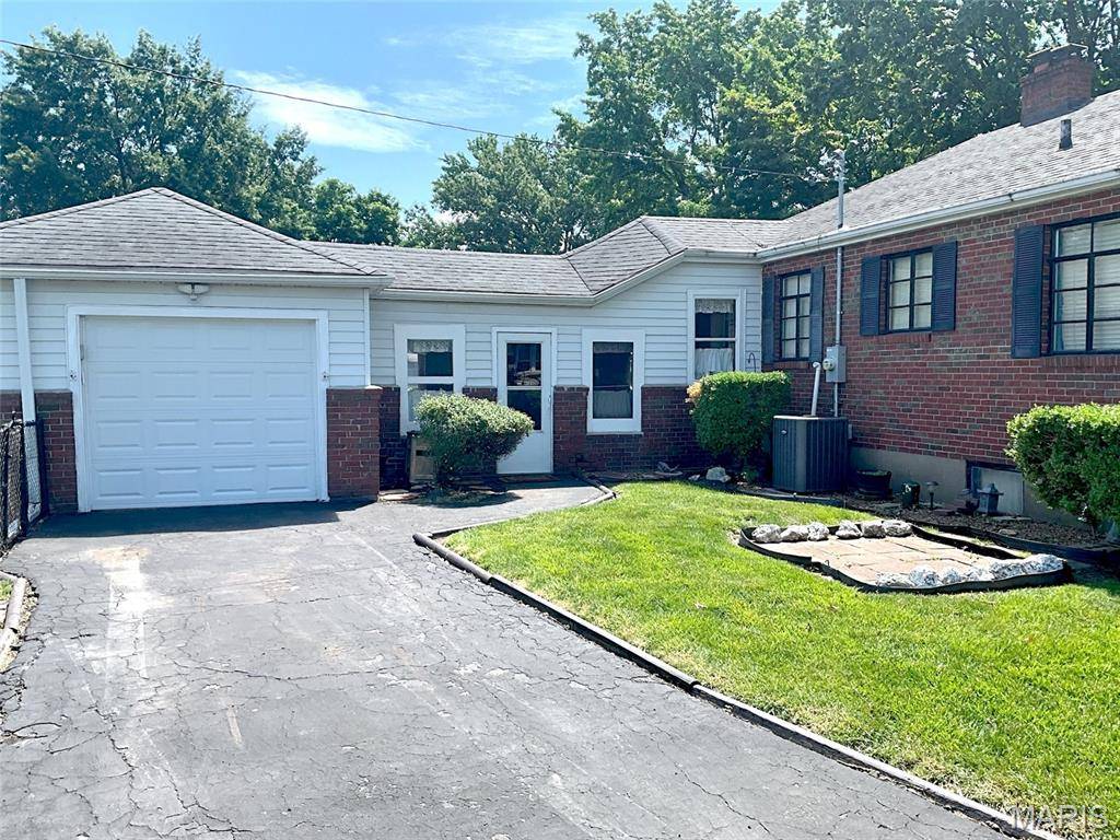 2301 Woodlawn AVE, Granite City, IL 62040