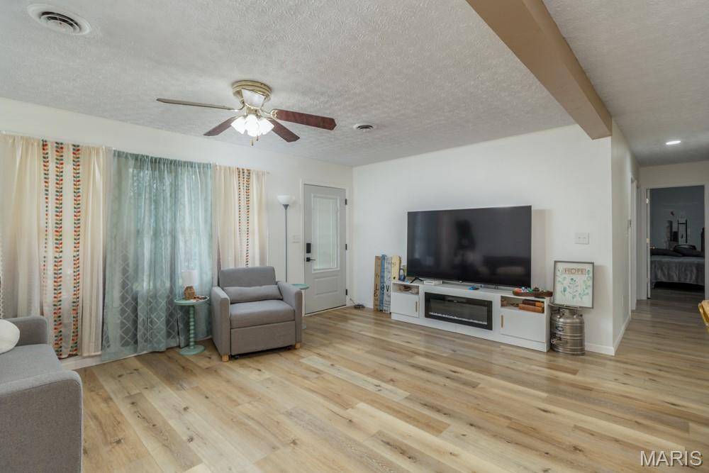 15895 Hallmark Lane, St Robert, MO 65584