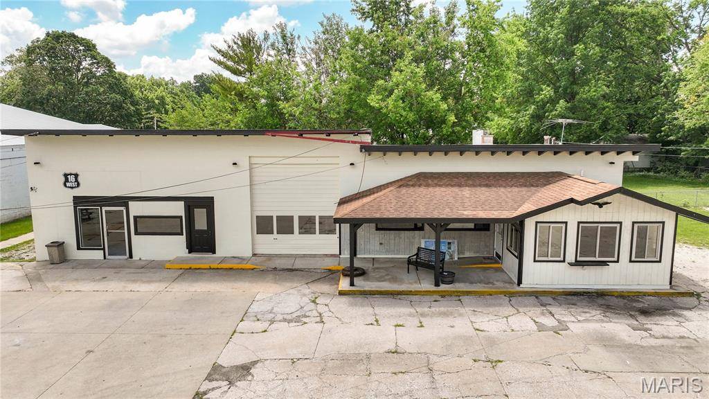 406 W Carpenter ST, Jerseyville, IL 62052