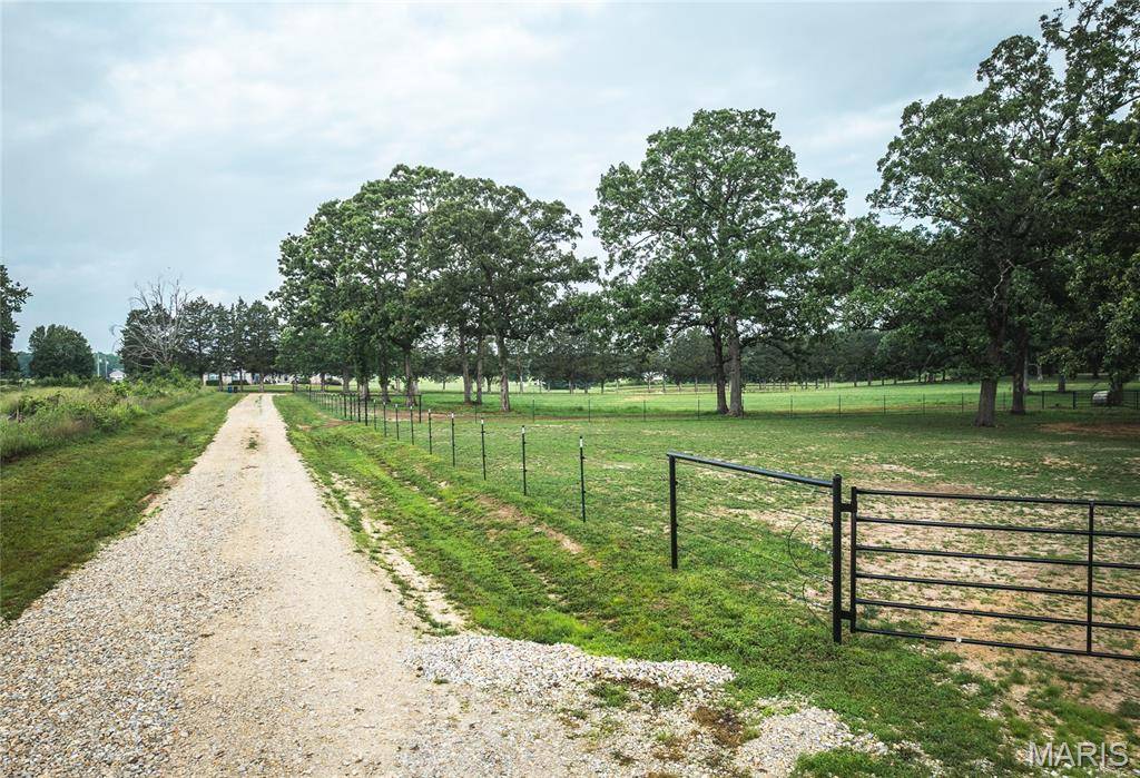73 N Scott RD, Cuba, MO 65453