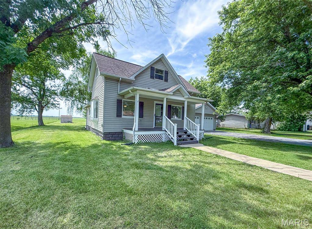 104 N 6th ST, Witt, IL 62094