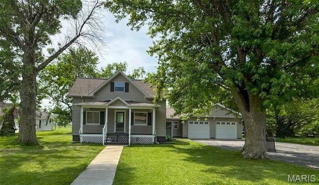 104 N 6th ST, Witt, IL 62094