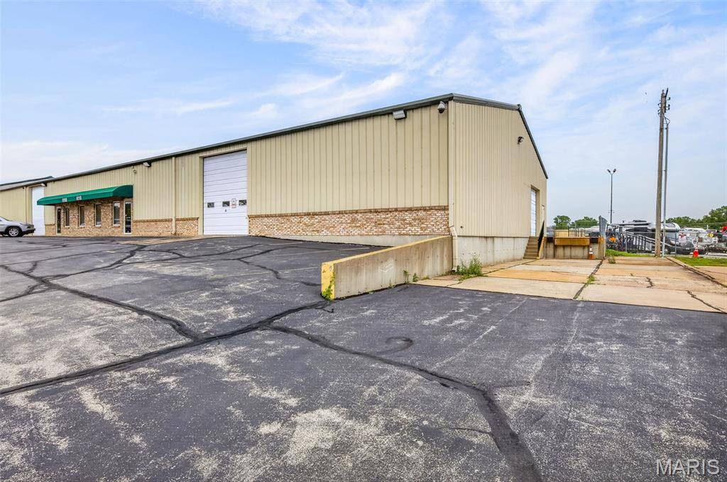 6108 Baumgartner XING, St Louis, MO 63129