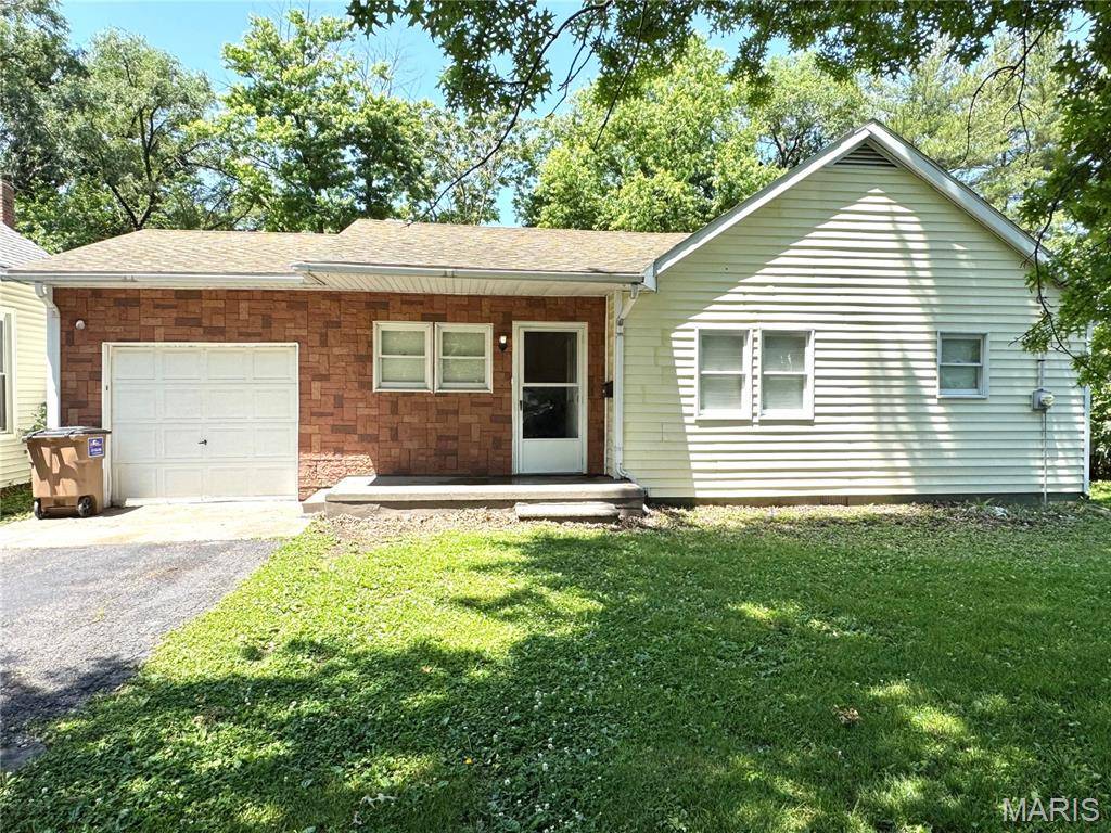 405 S Van Buren ST, Litchfield, IL 62056