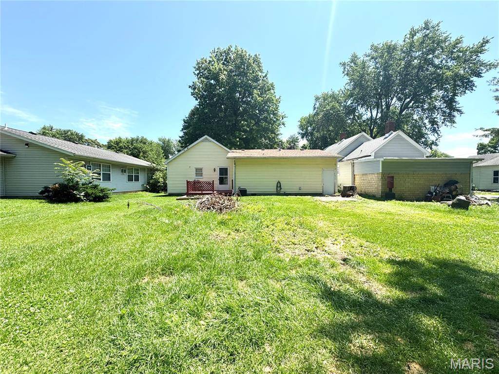 405 S Van Buren ST, Litchfield, IL 62056