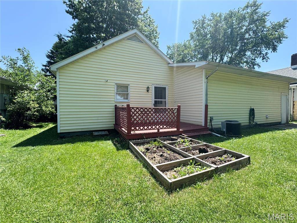 405 S Van Buren ST, Litchfield, IL 62056