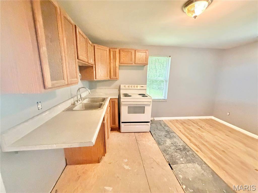 1408 W Congress ST, Pacific, MO 63069