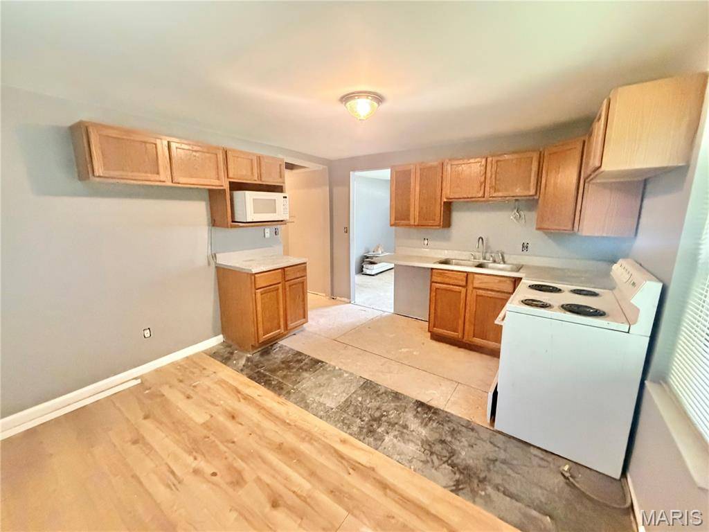 1408 W Congress ST, Pacific, MO 63069
