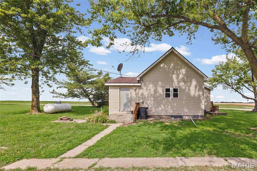3914 New Church Rd, Pinckneyville, IL 62274