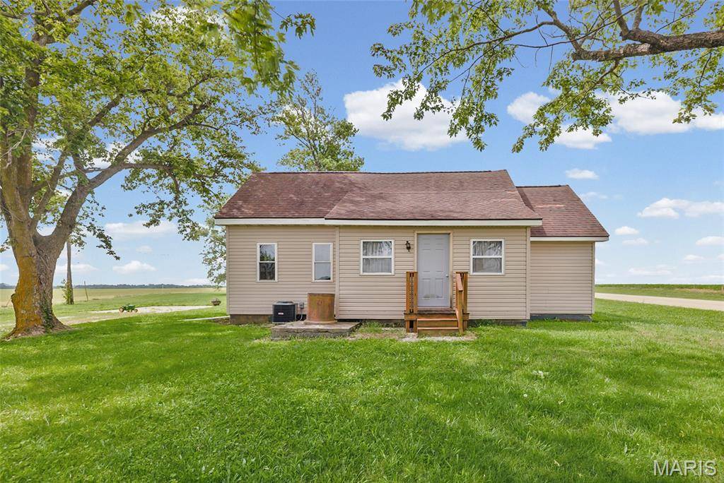 3914 New Church Rd, Pinckneyville, IL 62274