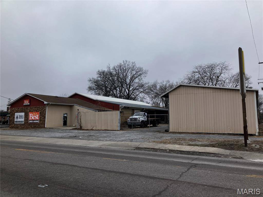 221 N Main ST, Benton, IL 62812