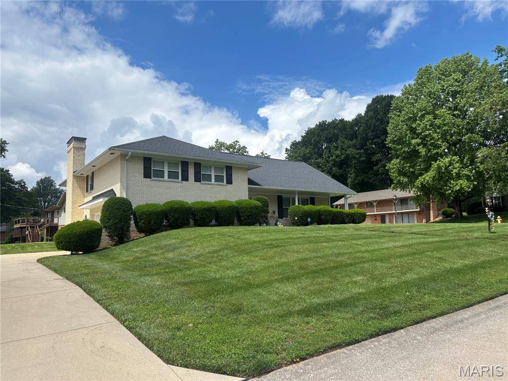 33 Fawnlily DR, Belleville, IL 62221