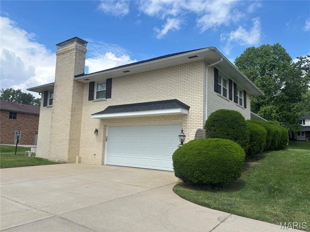 33 Fawnlily DR, Belleville, IL 62221