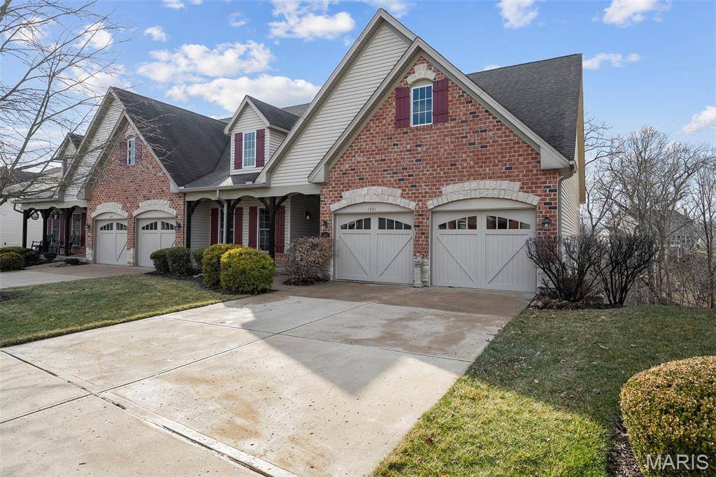 1221 Silver Fern DR, Lake St Louis, MO 63367