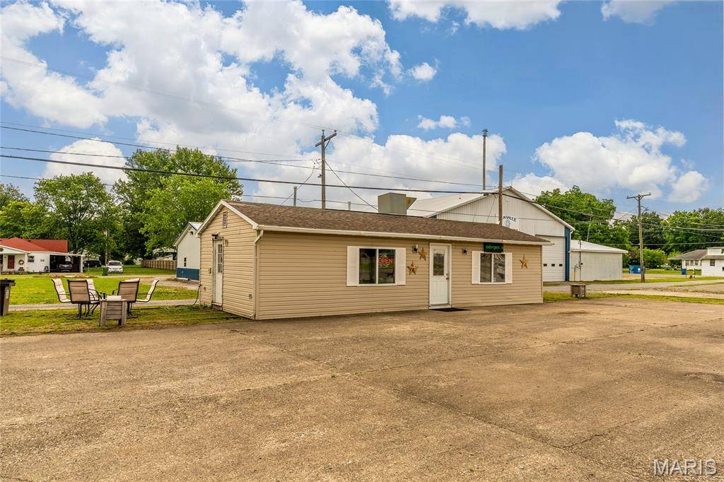 108 N 4th, Elkville, IL 62932
